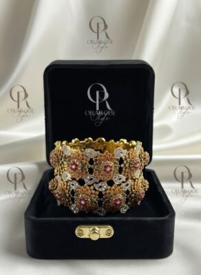 Ethnic Antique Gold-Toned Sunflower Pattern Bangles